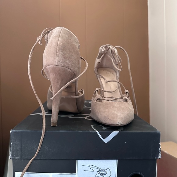 Banana Republic Dakota Lace Up Pump - Picture 2 of 4